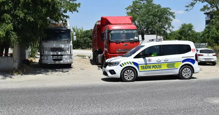 Kırklareli nde şehir içinde park halinde bırakılan 7 tırın sürücüsüne ceza uygulandı