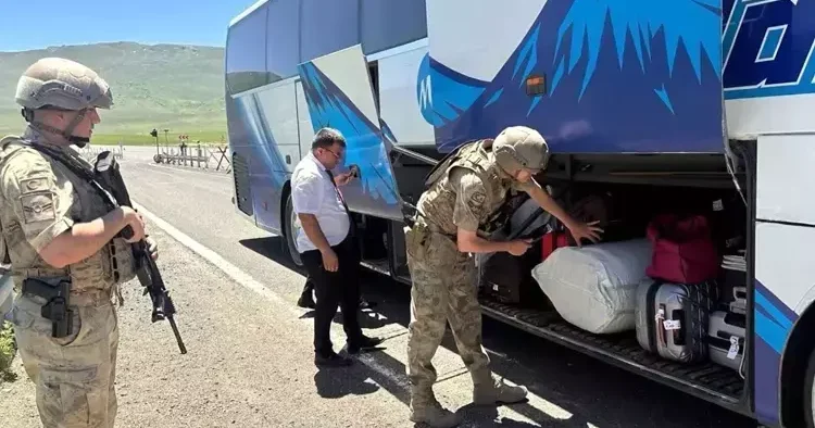 Yerlikaya duyurdu: Yurt genelinde 446 düzensiz göçmen yakalandı