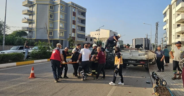 Osmaniye de park halindeki kamyonete çarpan otomobildeki 2 kişi yaralandı Osmaniye Haberleri