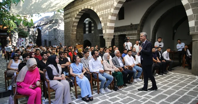 AK Parti Genel Başkan Yardımcısı Yalçın, Diyarbakır da Gençlik Buluşması nda konuştu: Diyarbakır Haberleri