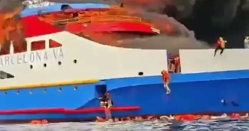 Gemi yandı: 568 kişi denize atladı