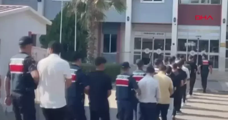 İçişleri Bakanı Yerlikaya: Organize Suç Örgütüne yönelik Jandarmamız tarafından düzenlenen operasyonlarımızda; 2 elebaşının da içerisinde bulunduğu 35 şüpheliyi yakaladık