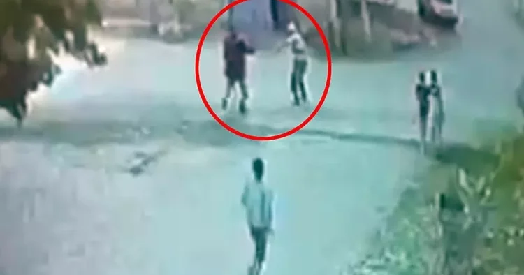 93 yaşındaki dayı dehşet saçtı! Köy meydanında bastonla kovalayıp yeğenini öldürdü