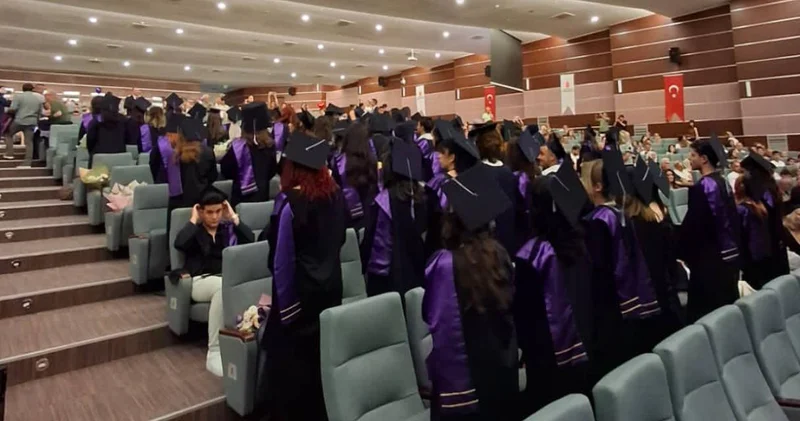 Hacettepeli öğrenciler kayyum rektöre sırtını döndü