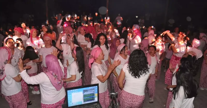 Şalvarını giyen kadınlar eğlenceye koştu