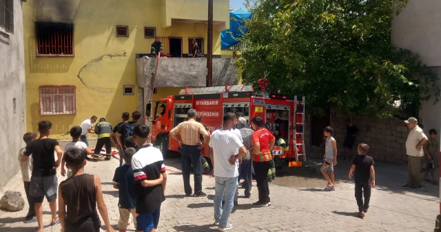 Klimadan çıkan yangında 1 i çocuk 3 kişi dumandan etkilendi Gündem Haberleri