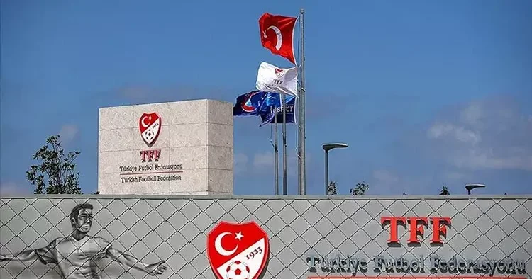 Türkiye profesyonel futbol liglerinin resmi futbol topu sponsoru adidas oldu