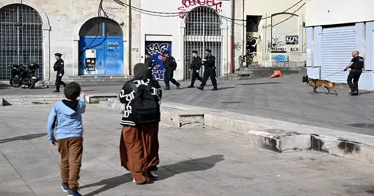 Fransa nın Nimes kentinde 16 yaşından küçüklere sokağa çıkma yasağı uygulanacak