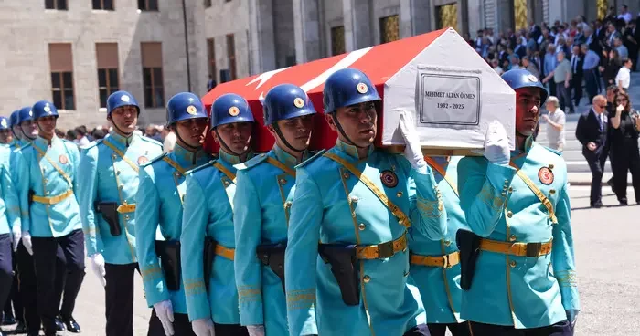 Altan Öymen e veda... Siyaset dünyası Öymen için TBMM deki törende bir araya geldi
