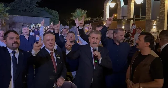 BBP Genel Başkanı Destici katıldığı düğün töreninde türkü söyledi Bursa Haberleri