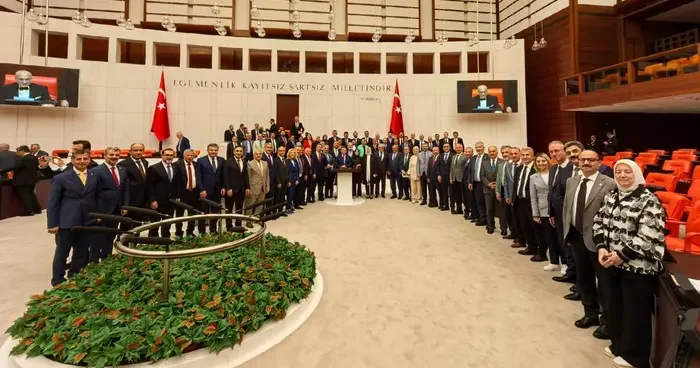 Resmi olarak kapandı! Yan yana dizilip fotoğraf çekildiler... Günler sonra açılacak