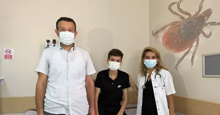 Kene kabusu devam ediyor! Cenaze için gittiği şehirde kene ısırdı: Ölümcül risk taşıyan hastalığa yakalandı...