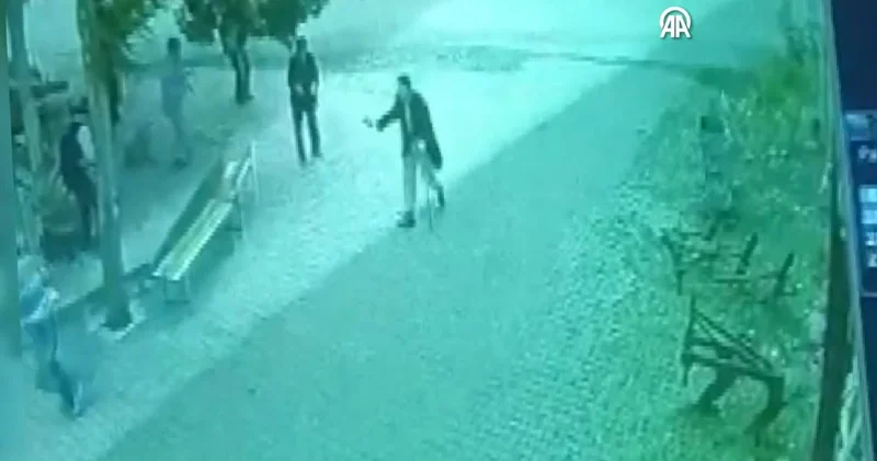 Bir elinde baston bir elinde tabanca! 93 yaşında köy meydanını kana buladı!