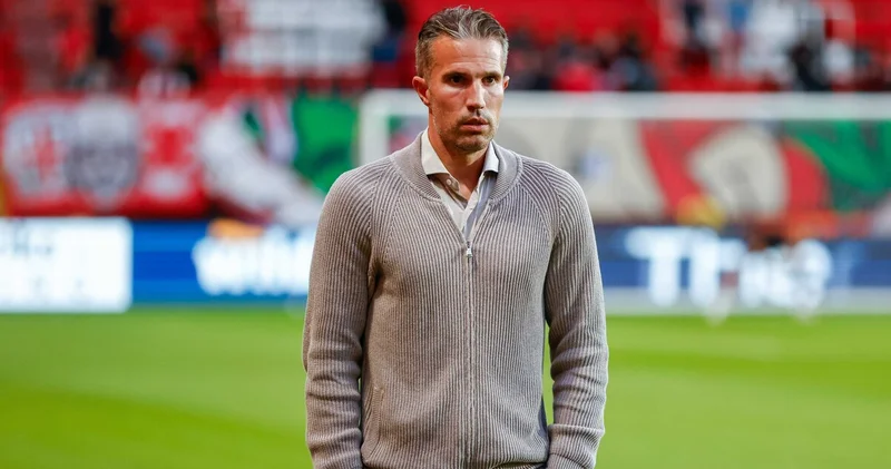 Robin van Persie, Fenerbahçe rakip oluyor: İşte Feyenoord un bilinmeyenleri! Fenerbahçe Haberleri