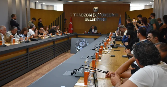 Trabzon Büyükşehir Belediye Başkanı Genç, CHP Genel Başkanı Özel in eleştirilerini yanıtladı: Trabzon Haberleri