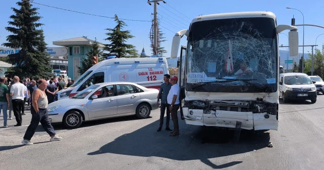 Kütahya da feci kaza: Servis otobüsü ile tanker çarpıştı, 35 yaralı Gündem Haberleri