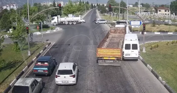 Kütahya da meydana gelen trafik kazaları kameralara yansıdı