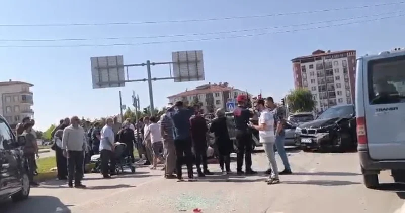 5 otomobilin karıştığı zincirleme kaza; yaralılar var