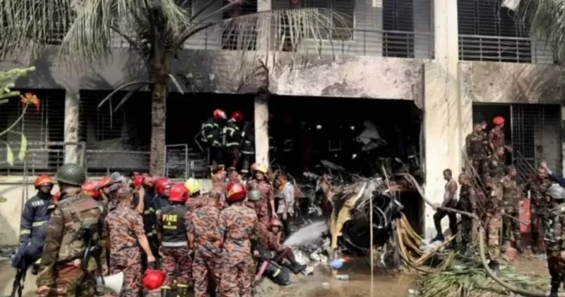 Bangladeş in başkenti Dakka da uçak okula düştü: Onlarca ölü ve yaralı var!