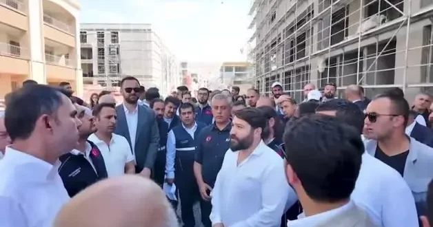 Bakan Murat Kurum deprem bölgesindeki müteahhitlere 24 saat çalışın burayı bitirin talimatı verdi