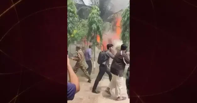 Bangladeş te feci uçak kazası meydana geldi! İşte ilk görüntüler