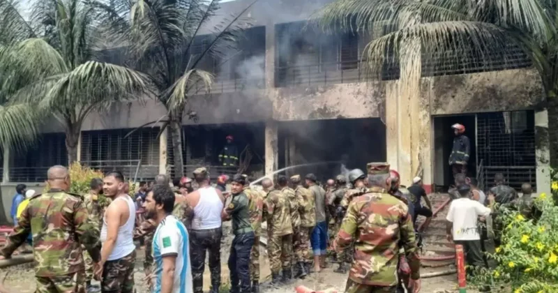 Bangladeş te askeri uçak okul binasının üzerine düştü: Çok sayıda ölü var