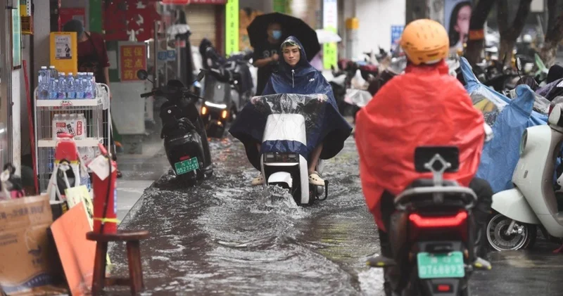Wipha Tayfunu, Hong Kong’u ve Çin’i vurdu! Rüzgarın hızı saatte 167 kilometreyi buldu