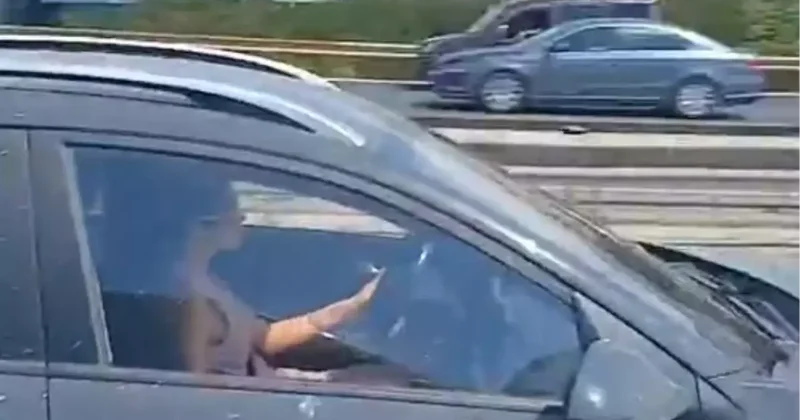 Sürücüdeki rahatlığa bak! Trafikte akılalmaz görüntüler