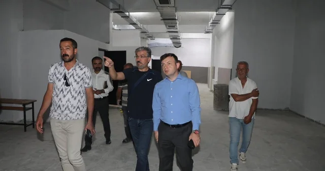 Başkale Kaymakamı Erdoğan, yapımı devam eden okulları inceledi Van Haberleri