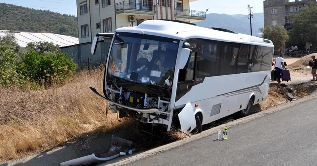 Midibüs şarampole düştü: 9 yaralı Antalya Haberleri