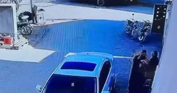 Kadınlar sokakta saç başa kavga etti
