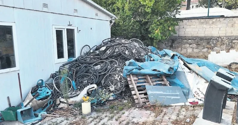 İstanbul’un bisikletleri çürümeye terkedildi