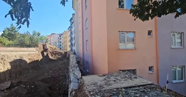 Erzurum İspir de heyelan meydana geldi: 70 ev boşaltıldı