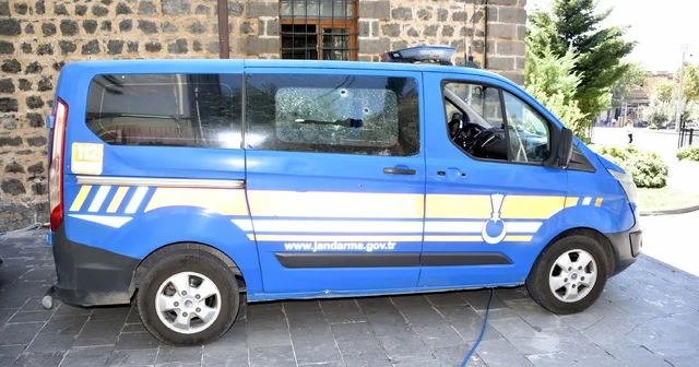 Jandarma aracındaki 2 kuzen, silahlı saldırıda yaralandı Şanlıurfa Haberleri