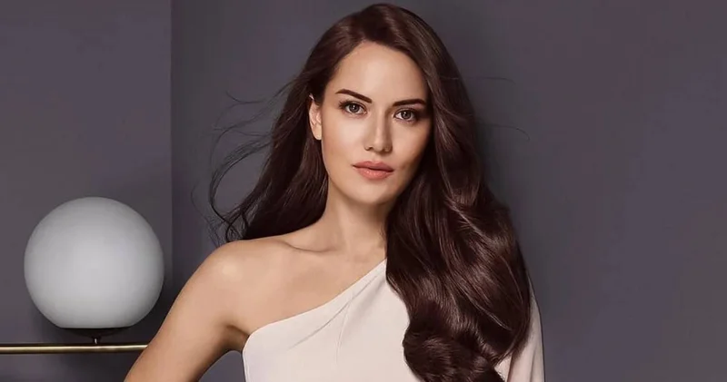 Fahriye Evcen isyan etti: Biraz saygınız olsun!