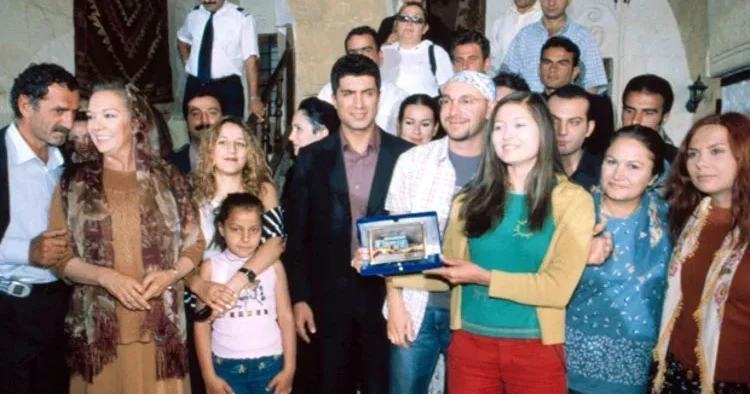 Asmalı Konak oyuncuları çeyrek asır sonra buluştu: Zamanı büktük