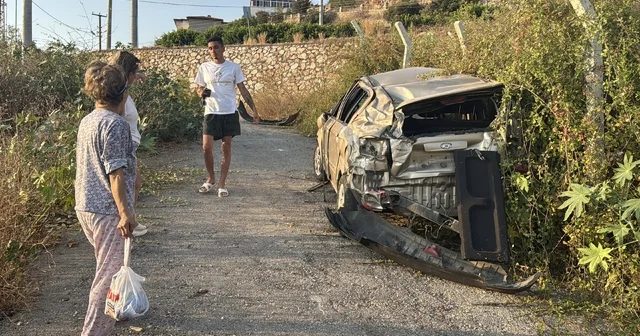 Antalya da şarampole devrilen otomobilin sürücüsü yaralandı Antalya Haberleri