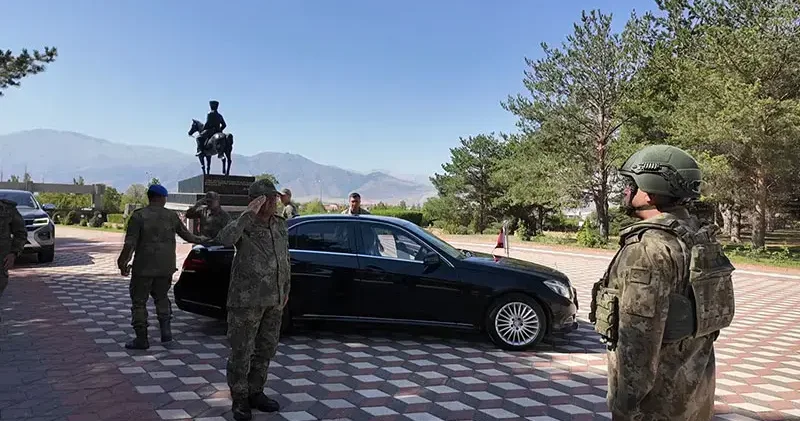 Kara Kuvvetleri Komutanı Orgeneral Tokel, karargahlarda incelemelerde bulundu