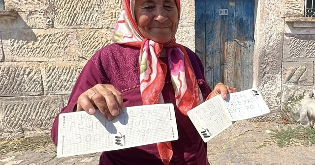 İşitme engelli çift, ürettikleri ürünleri yazdıkları kağıtlarla turistlere satıyor Kayseri Haberleri