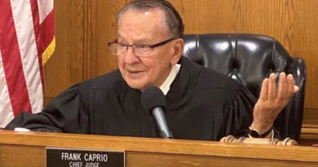 Amerika nın babacan hakimi Frank Caprio hayatını kaybetti: Türk vatandaşıyla yaşadığı diyalog yeniden gündem oldu VİDEO İZLE
