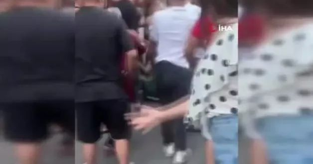 Kadını bıçaklayan şahsa mahalleliden meydan dayağı! Benim de bacım var