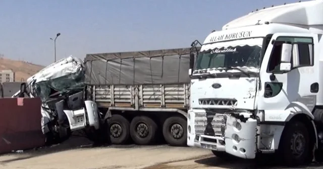 Şırnak ta sürücüleri kardeş olan iki TIR ın çarpıştığı kazada ağabey öldü kardeşi yaralandı VİDEO İZLE