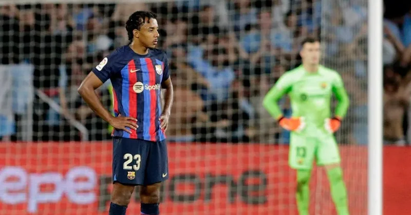 Barcelona, Jules Kounde ile uzattı!