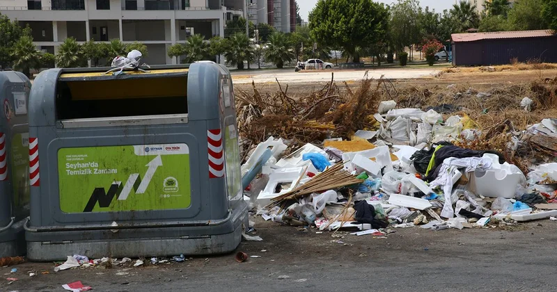Adana da vatandaşların çöp tepkisi: Evlerimizden böcek çıkıyor