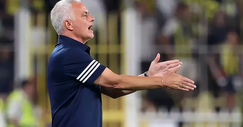 Jose Mourinho dan beklenmedik hareket: İlk yarı düdüğü gelmeden... Fanatik Gazetesi Fenerbahçe (FB) Haberleri Spor