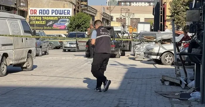 Arabayı yapmayan usta ile müşteri arasındaki bıçaklı kavgada 3 kişi yaralandı