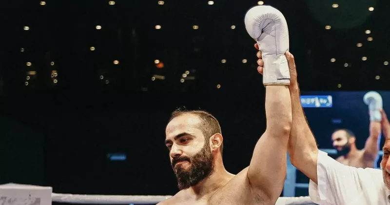 Polis memuru, kick boks müsabakasında Pakistanlı rakibini ikinci rauntta nakavt ederek şampiyon oldu