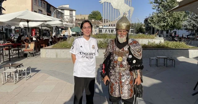Temsili savaş kostümü giyerek Malazgirt ruhunu yaşatıyor Muş Haberleri