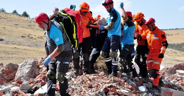 Kars ta AFAD dan gerçeğini aratmayan deprem tatbikatı Kars Haberleri