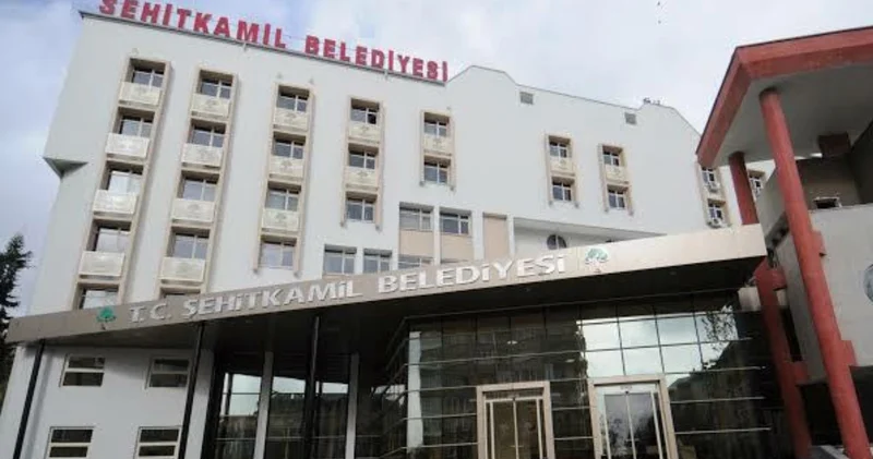 CHP’den AKP’ye geçen Şehitkamil Belediyesi nin zabıta memuru olarak mühendislik mezunu arıyor